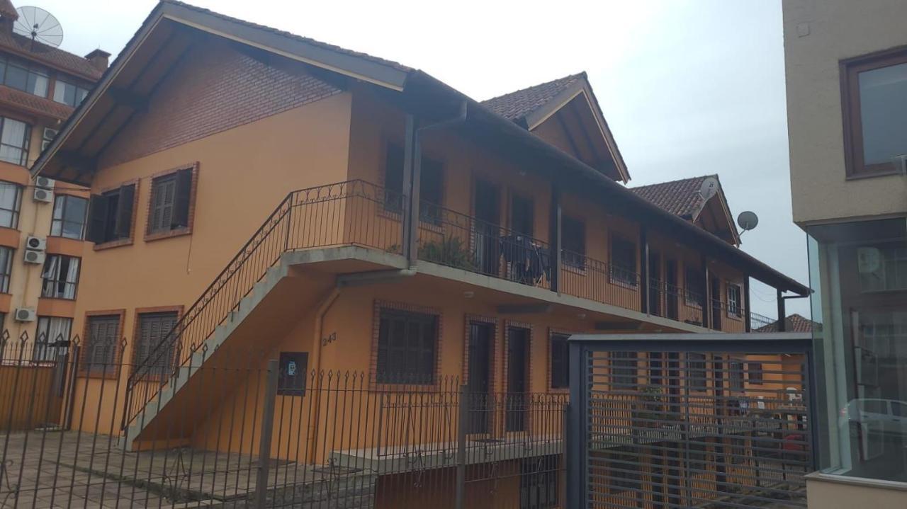 Apartamento Com Otimo Custo - Beneficio No Centro De Canela Exterior photo